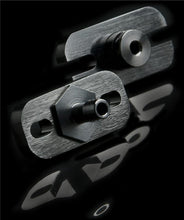 Load image into Gallery viewer, Weapon R 86-00 Acura/Honda Silver Fuel Rail Adapter
